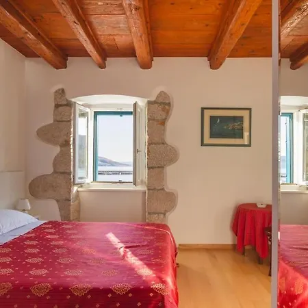 Veli Palac * Baska (Krk)